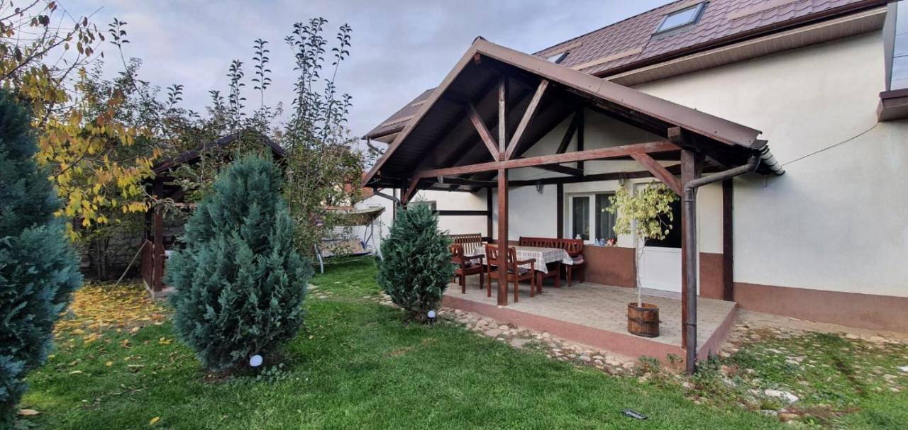 Casa De Oaspeti Laura Rîşnov エクステリア 写真